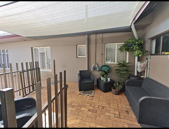 3 BEDROOM FREEHOLD FOR SALE IN NEW REDRUTH
